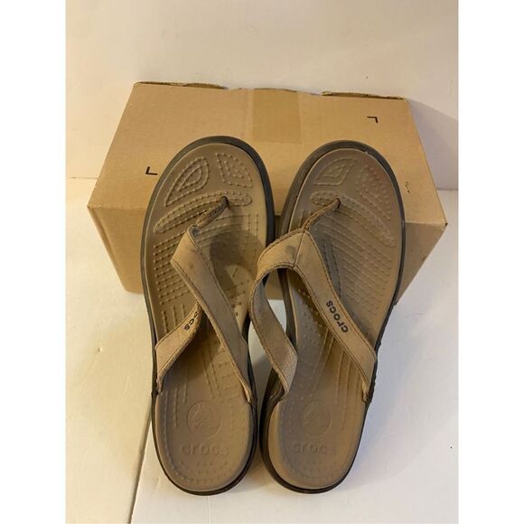 Crocs flip flops size 9 used less tread - Picture 2 of 3